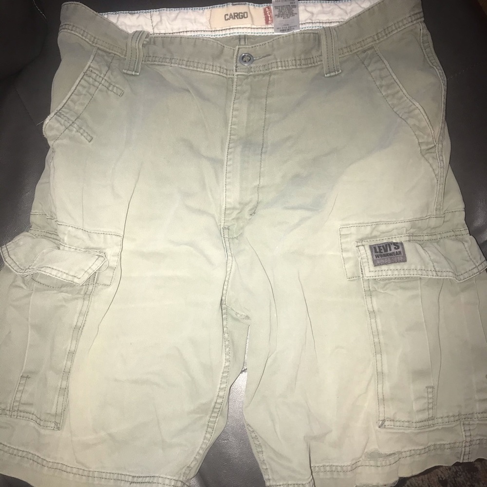 Men’s olive cargo shorts